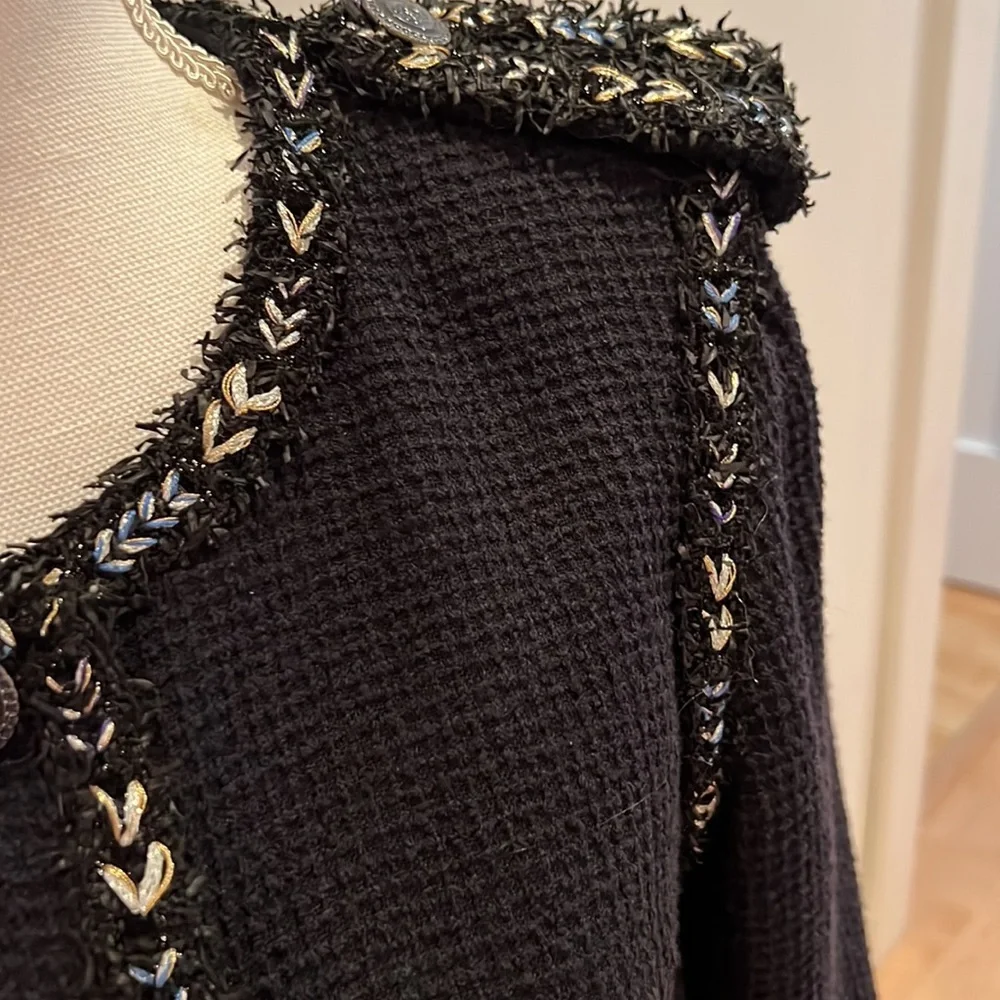 CHANEL Tweed JACKET SIZE 42 Navy with Silver Gold Blue thread - Picture 6 of 9